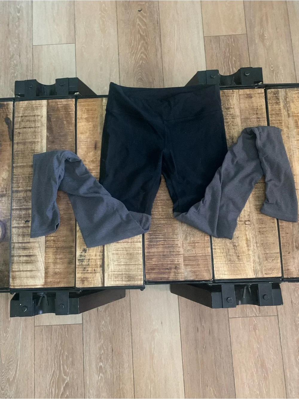 ALO Yoga Black and Gray Colorblock Leggings